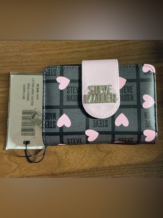 Steve Madden Handbags - Steve Madden Pink Heart theme Wallet